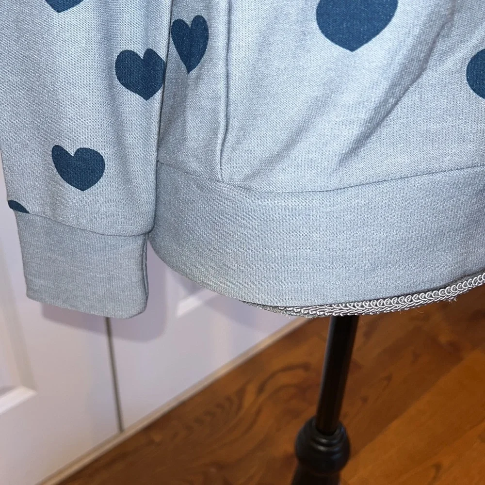 NWT Chaser Blue top with hearts - Picture 4 of 7